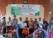 Bupati BS, Gusnan Mulyadi Secara Simbolis Menyerahkan Mesin kompa Air, dengan Petani Penerima Bantuan