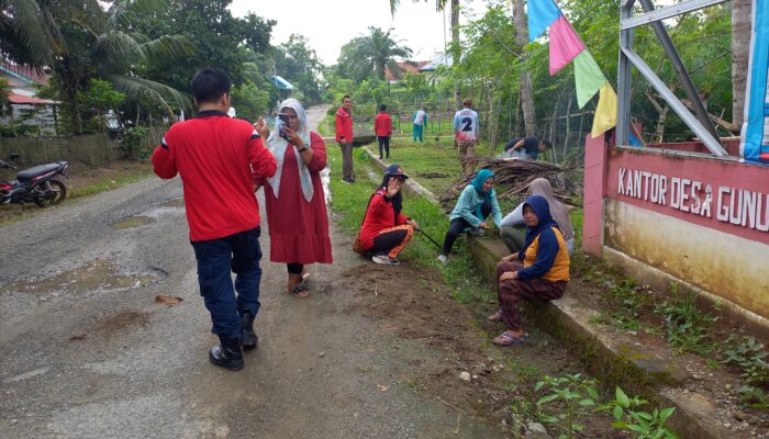 Pemdes Gunung Kembang Lakukan Gotong Royong Jum’at Bersih, Untuk Antisipasi Terjankit Penyakit DBD