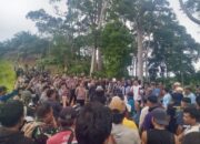 Ratusan Satuan kepolisian, Berimob Turun Langsung Mencabut Pagar Pemblokiran jalan, Dibuat ASBS, FPWK Di Tapal Batas PT Dinamika Selaras jaya