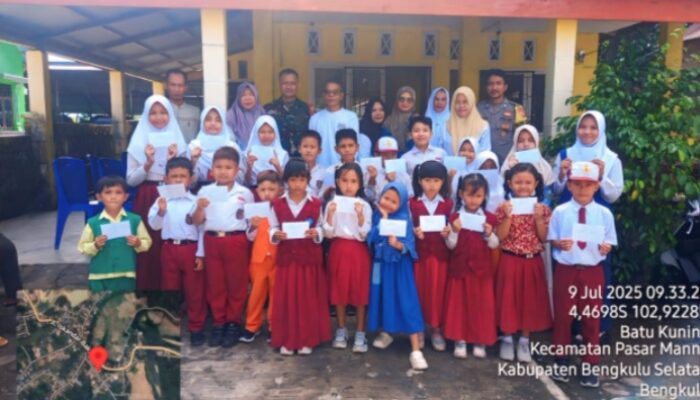 Pemerintah Desa Batu Kuning Memberikan Bantuan, Kepada Siswa Berperstasi Tahun 2025