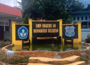 Diduga Guru SMPN 10 Bengkulu Selatan Perjualbelikan Buku LKS di Sekolah