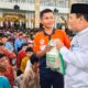 Anak Sekolah Antusias, Pulang Shalat Jumat Bawa Beras dari Program “Bantu Rakyat”