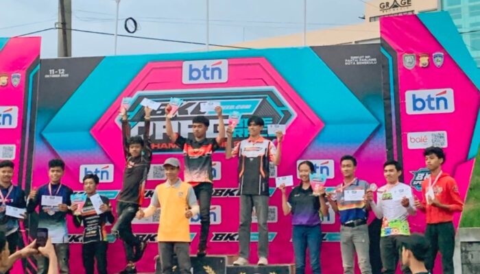 Amanda, Pembalap Drag Bike Wanita Pertama Dari Daerah Bengkulu Selatan.