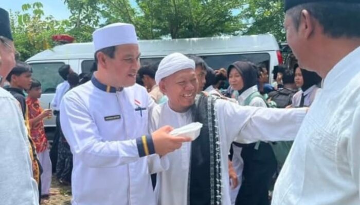 Herwan Antoni Hadiri Pengajian Merah Putih dan Aksi Berbagi di Masjid Baitul Izzah