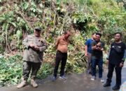 Bupati B/S H. Rifa’i Tajudin Dan Wabup Yevri Sudianto Lakukan Jum’at Bersih Di Wilaya Jembatan Air Manna.