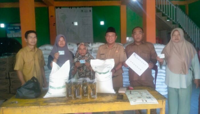213 Warga Desa Keban Jati Terima Bantuan Beras dan Minyak Goreng dari Program BAPAN