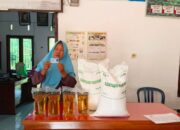 125 Warga Desa Padang MumpoTerima Bantuan Beras dan Minyak Goreng dari Program BAPANG