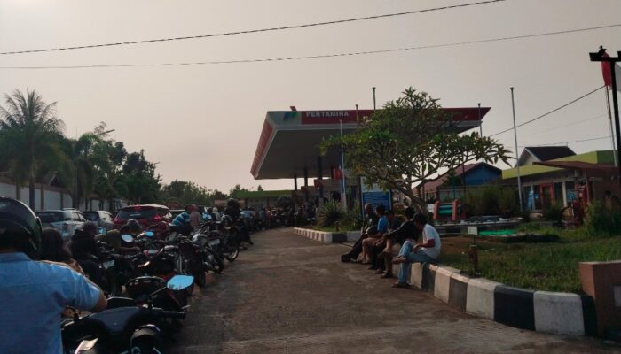 Tiga SPBU Di Bengkulu Selatan Menjadi Sorotan Warga, Diduga Oprasional Tidak Sesuai Dengan.(SOP) Antrean Memenuhi Badan Jalan.